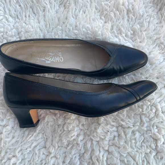Vintage 1980s SALVATORE FERRAGAMO Black Leather
Pumps SIZE 9AA - Picture 8 of 9